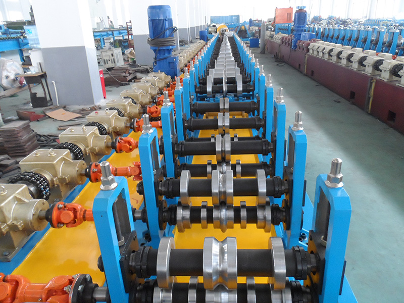 ROUND TUBE ROLL FORMING MACHINE